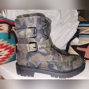 Jessica Simpson Kerina Lace-Up Boot - Camo (7)